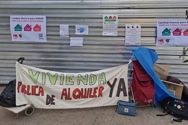 Tener habitación, carecer de un hogar